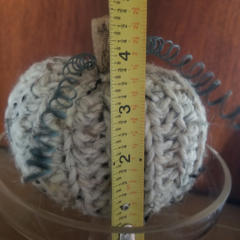 Small crocheted pumpkin - Picture 3 of 4